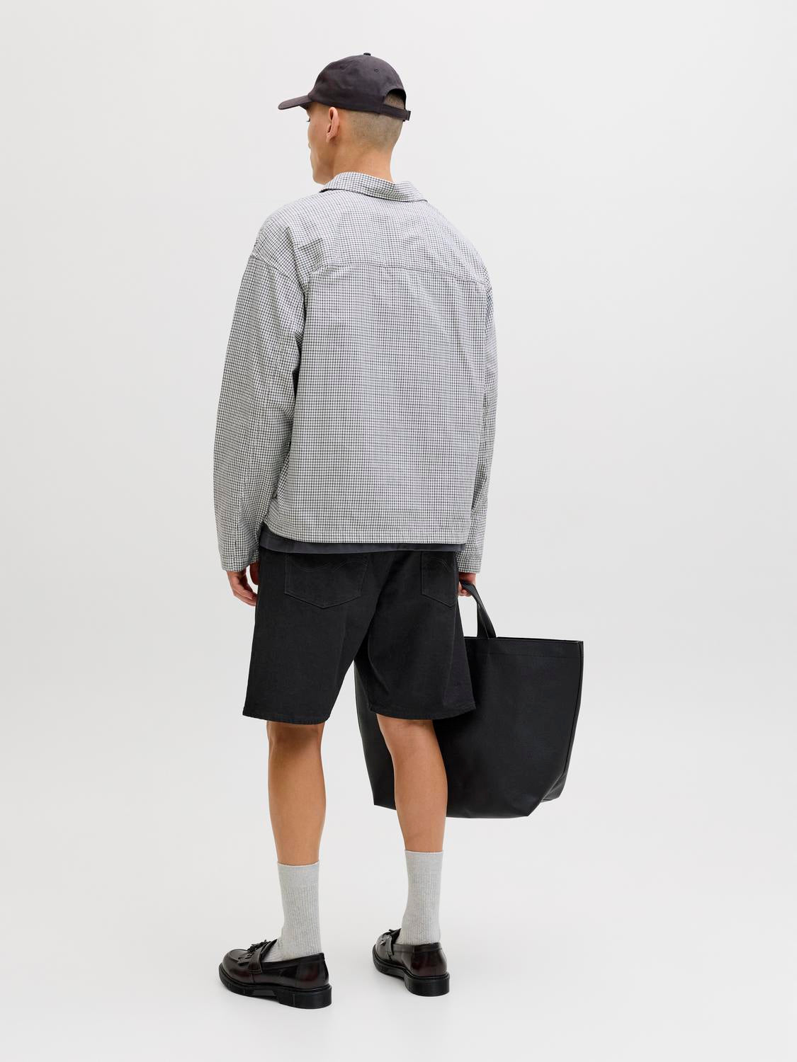 model_shot-back